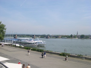 Looking towards Mainz Kastell from the Rheingoldhalle @Francesca